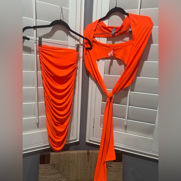 Norma Kamali Bright Orange Shirred Skirt w Halter Wrap Top. NEVER WORN. - Picture 2 of 9